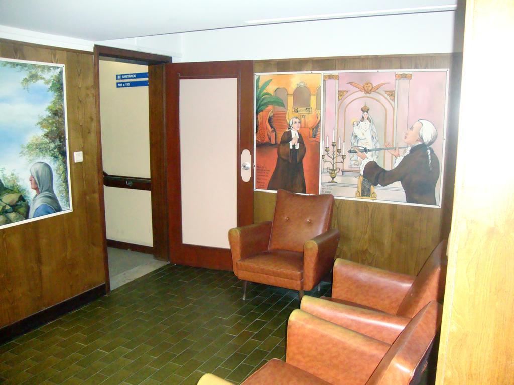 Hotel Casa De Retiros N. S. Perpetuo Socorro Guimarães Habitación foto