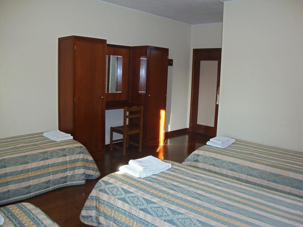 Hotel Casa De Retiros N. S. Perpetuo Socorro Guimarães Habitación foto