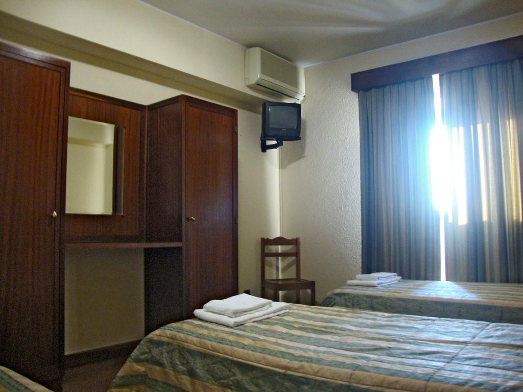 Hotel Casa De Retiros N. S. Perpetuo Socorro Guimarães Habitación foto