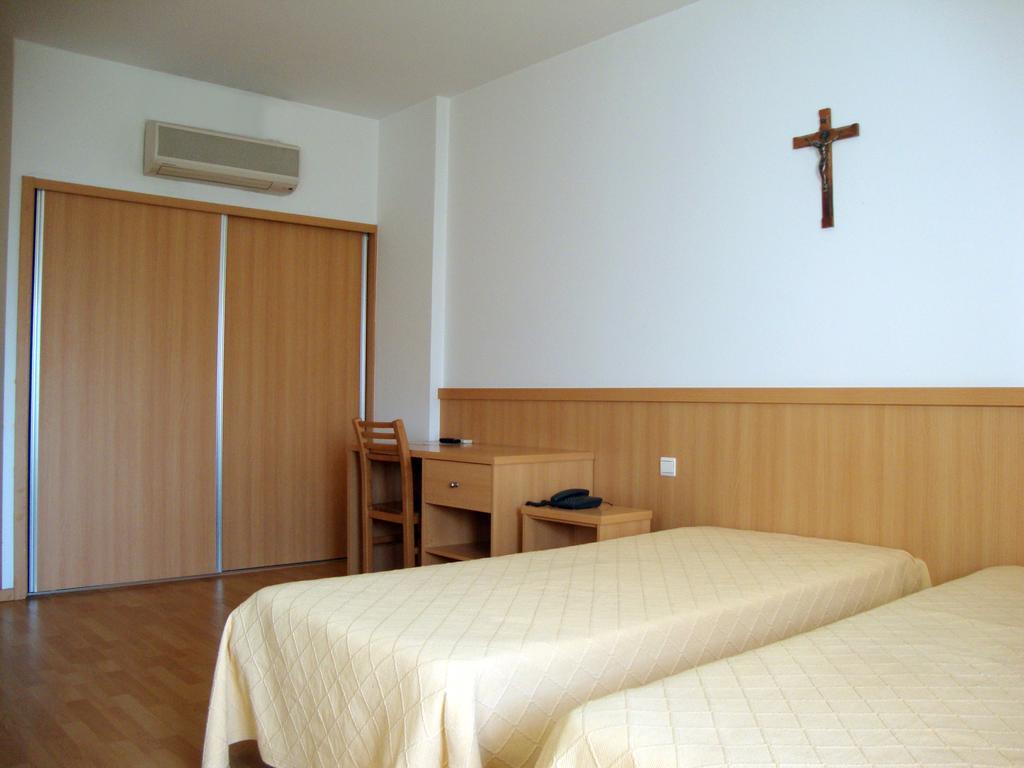 Hotel Casa De Retiros N. S. Perpetuo Socorro Guimarães Habitación foto